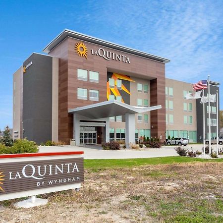 La Quinta Inn & Suites By Wyndham Shorewood Kültér fotó