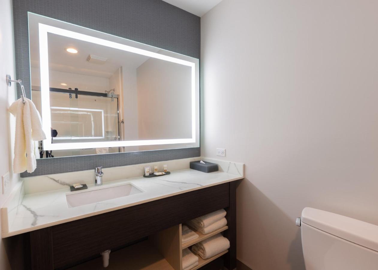 La Quinta Inn & Suites By Wyndham Shorewood Kültér fotó
