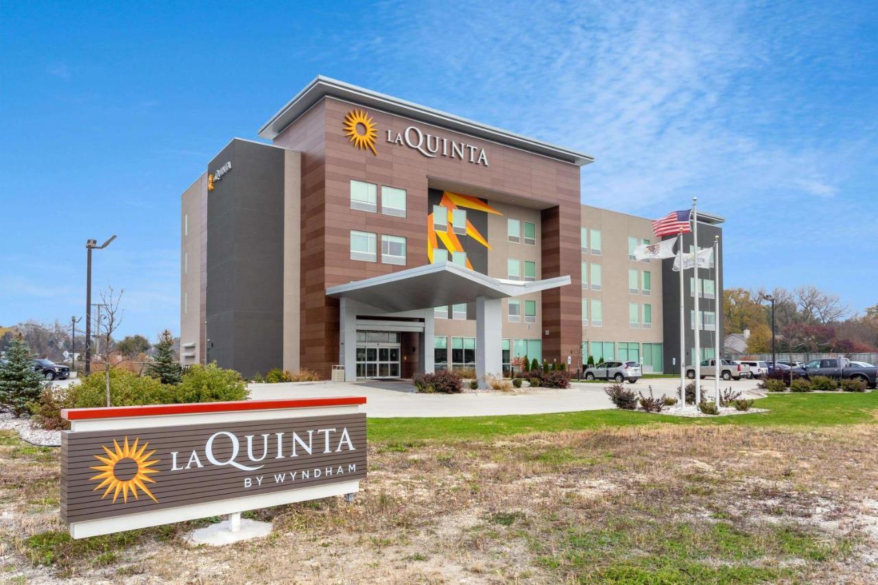 La Quinta Inn & Suites By Wyndham Shorewood Kültér fotó