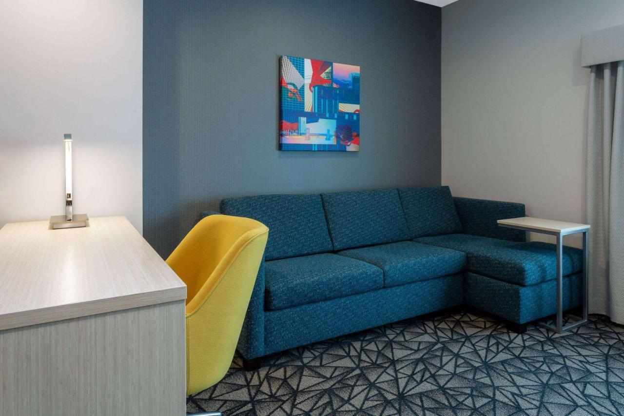 La Quinta Inn & Suites By Wyndham Shorewood Kültér fotó