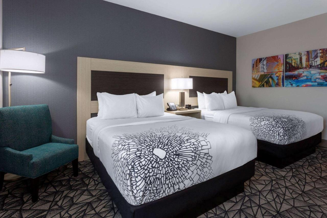 La Quinta Inn & Suites By Wyndham Shorewood Kültér fotó