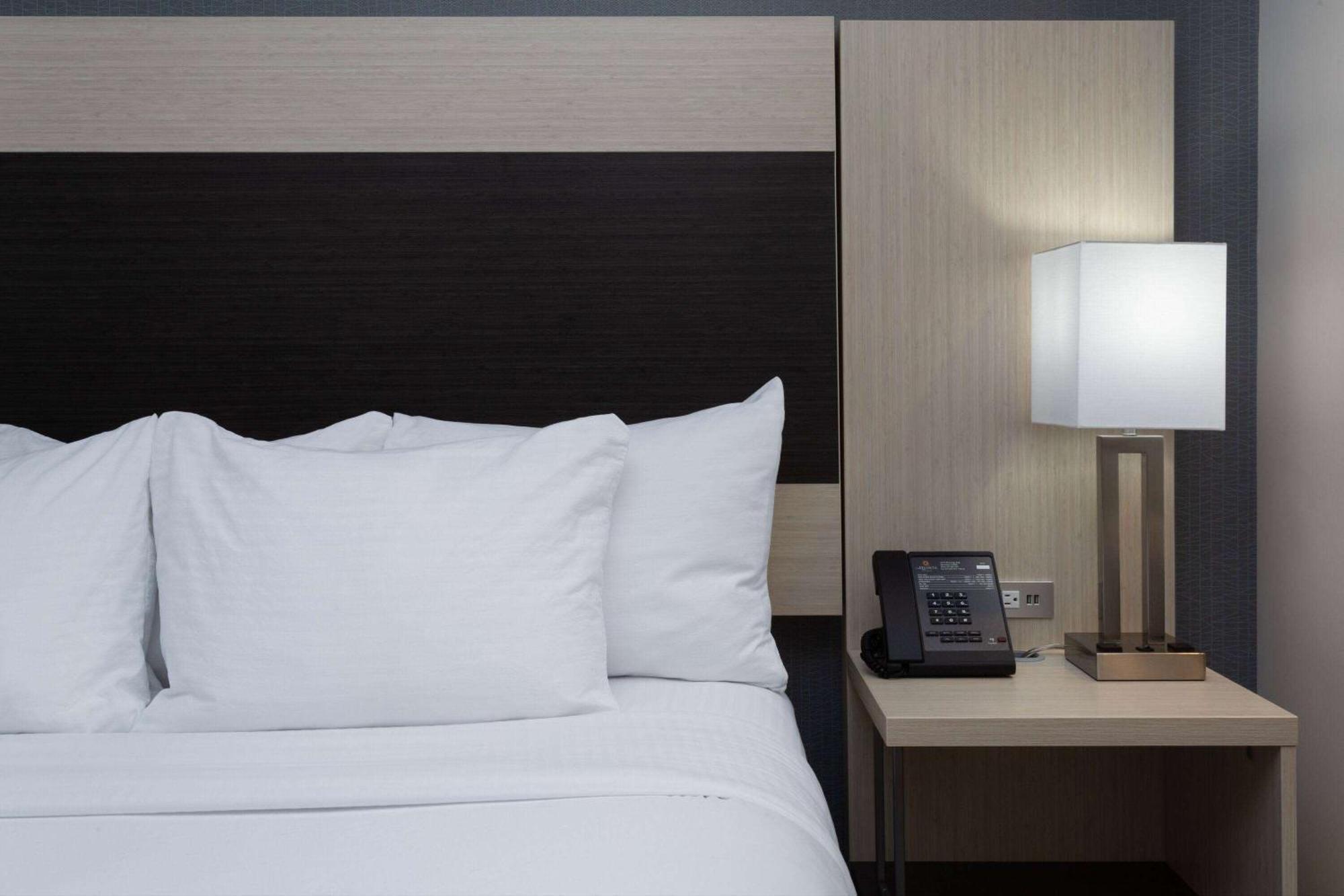 La Quinta Inn & Suites By Wyndham Shorewood Kültér fotó