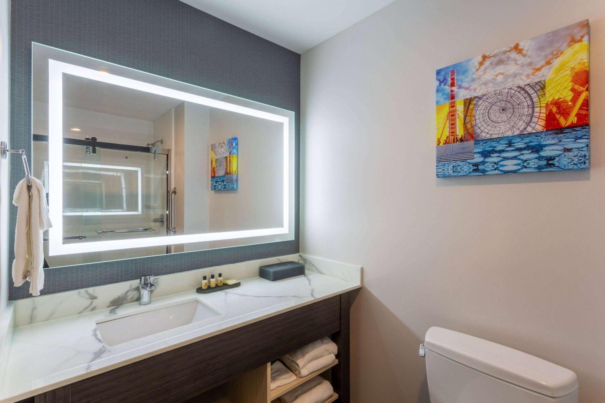 La Quinta Inn & Suites By Wyndham Shorewood Kültér fotó