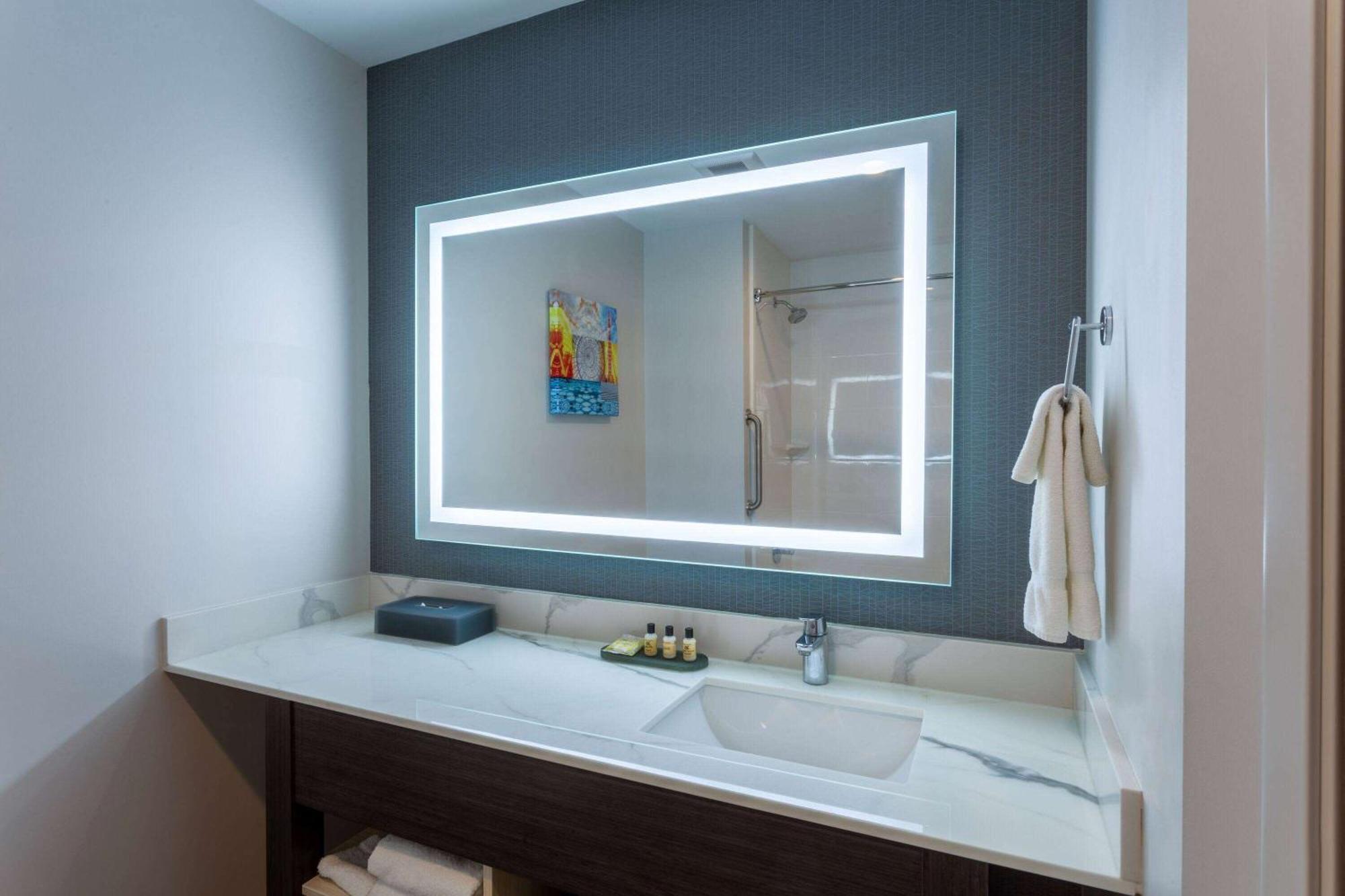 La Quinta Inn & Suites By Wyndham Shorewood Kültér fotó