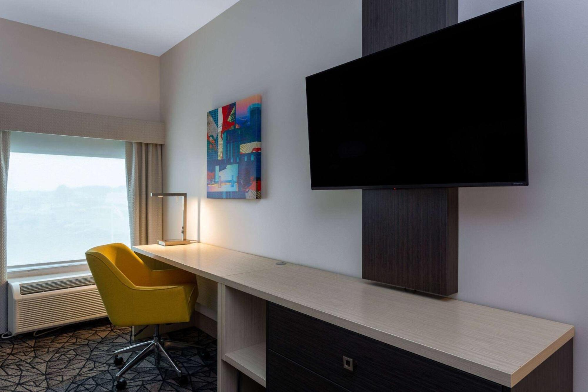 La Quinta Inn & Suites By Wyndham Shorewood Kültér fotó