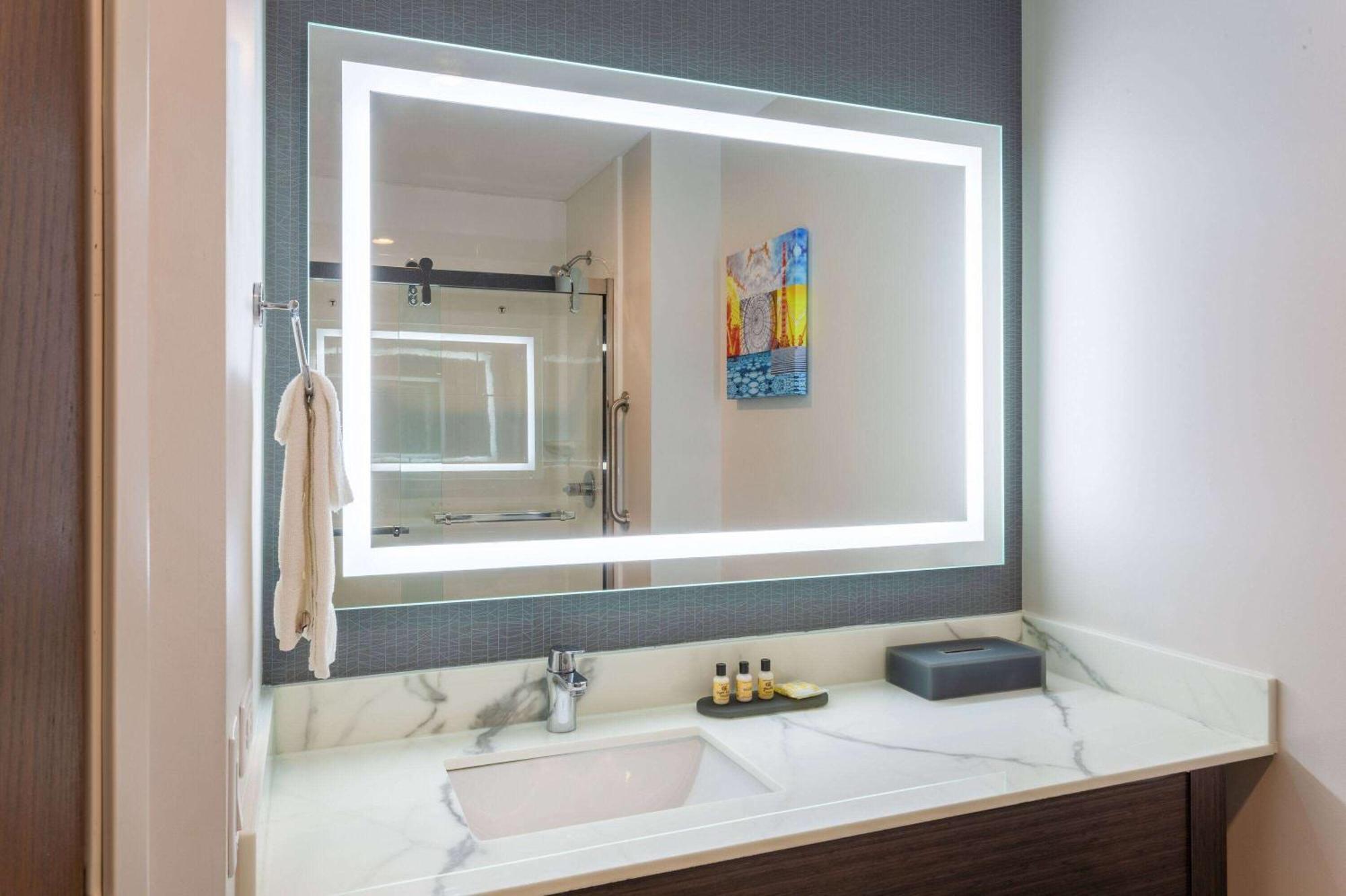 La Quinta Inn & Suites By Wyndham Shorewood Kültér fotó