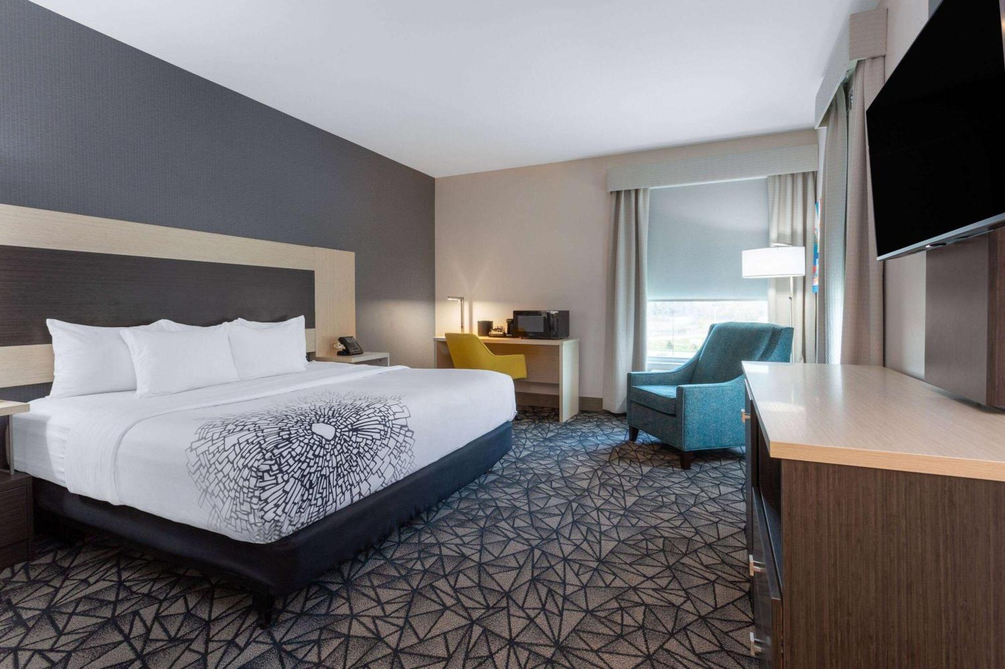 La Quinta Inn & Suites By Wyndham Shorewood Kültér fotó
